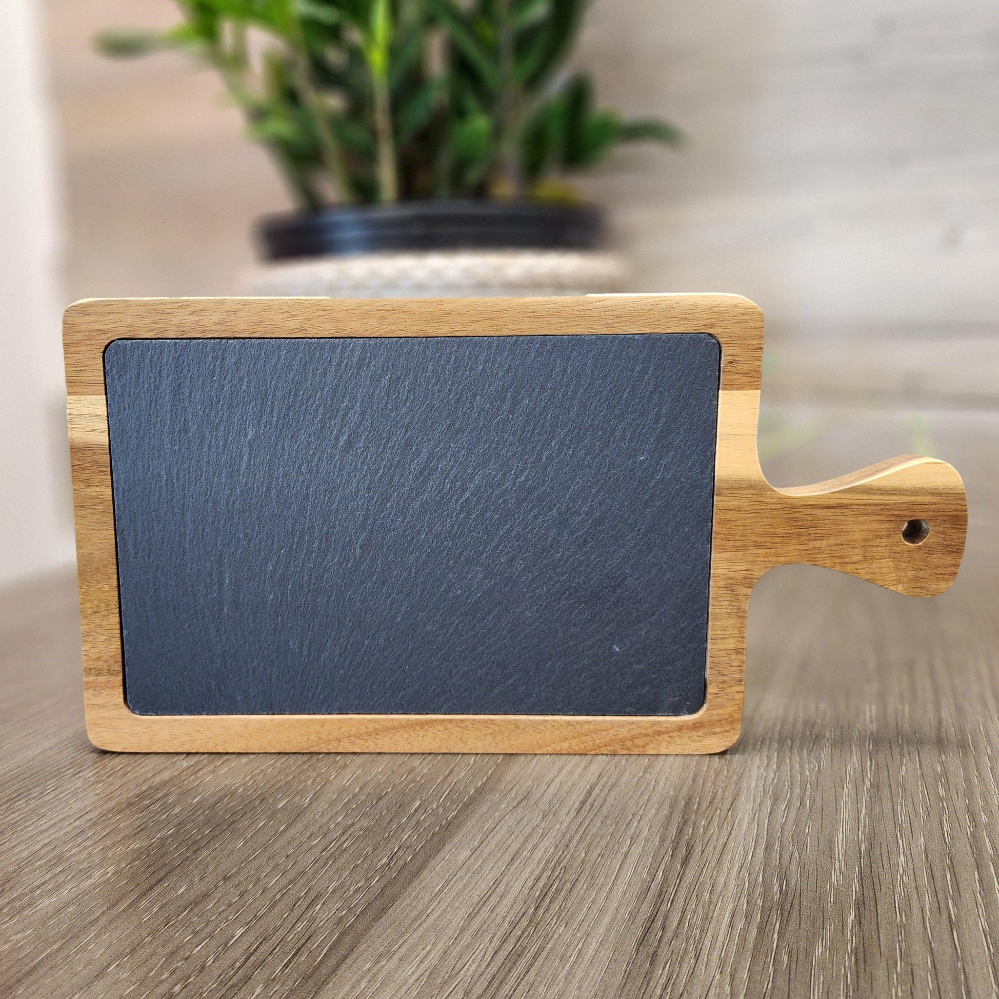 https://www.knotcreatives.com/cdn/shop/products/slatecuttingboardSLT0755_2048x.jpg?v=1670286980