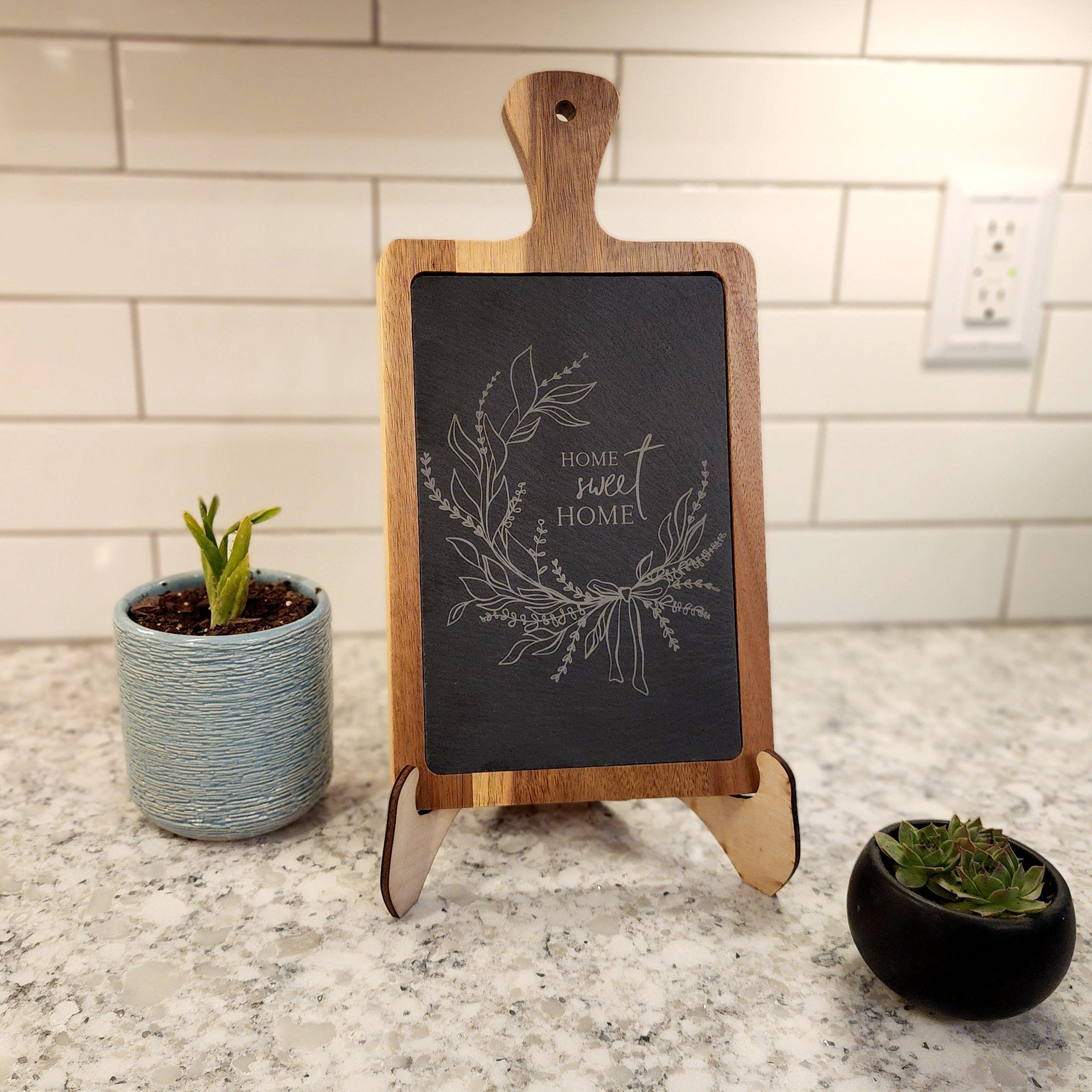 https://www.knotcreatives.com/cdn/shop/products/slatecuttingboardSLT0757a_2048x.jpg?v=1670286935